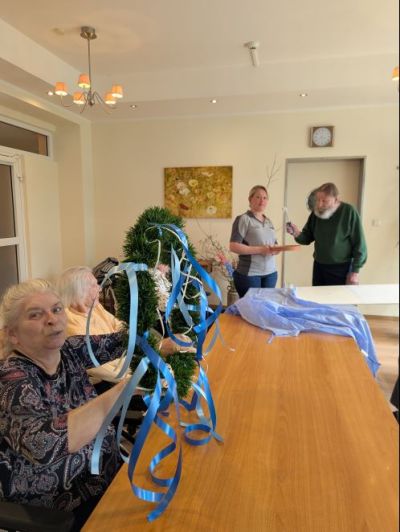 Vorbereitungen für das Maifest – Bild 7